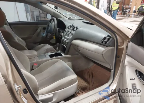 2010 Toyota Camry Le z USA, uszkodzony, nr VIN 4T1BF3EK5AU103259